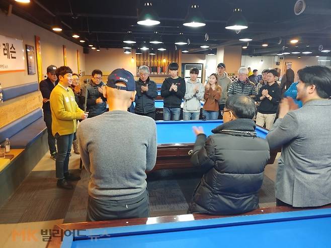 이번 이기범 선수의 1차 공개레슨은 ‘끝판왕 이기범의 4구기술’이란 타이틀로 유튜브와 네이버TV 등에 소개된다. 1탄 ‘티키타카식 50점 모아치기 시범’편은 11일(월)에 업로드됐으며, 매주 화요일 1편씩 업로드된다. 구체적으로는 ‘공 모으기 기술’ ‘실전 모아치기’ ‘죽여치기’ 타법, ‘세리기술’ 등을 질의응답과 즉석레슨 식으로 소개된다.