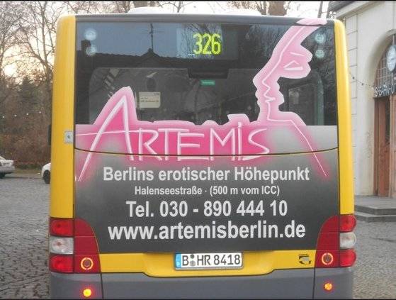 독일 베를린에 위치한 홍등가 '아르테미스(Artemis)'의 광고가 버스에 실려있다. [사진 Flickr]