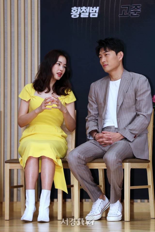 배우 이하늬, 고준이 15일 오후 서울 양천구 목동 SBS에서 열린SBS 금토드라마 ‘열혈사제’(극본 박재범/연출 이명우) 제작발표회에 참석하고 있다. ‘