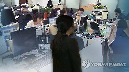 혼자 벌면 힘들어서…딸도 엄마도 일터로(CG) [연합뉴스TV 제공]