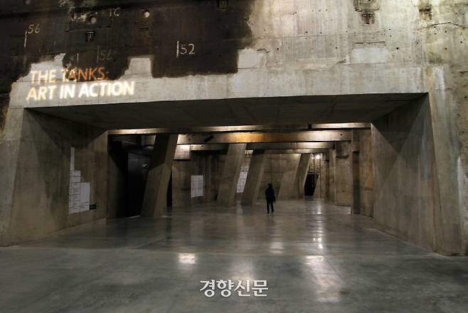 2000년 런던 템즈강변에 있던 옛 화력발전소를 개조해 탄생한 테이트 모던 미술관. 제2차대전 당시의 발전소를 문화공간으로 개편했다. 지금은 연간 9000만파운드의 경제효과와 400만명의 관광객이 방문하는 명소로 발돋움했다.|경향신문 자료사진