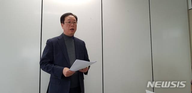 【서울=뉴시스】박찬규 코인빈 대표가 20일 오후 서울 강서구 회사에서 기자간담회를 통해 코인빈이 파산 절차를 밟는다고 밝혔다. odong85@newsis.com