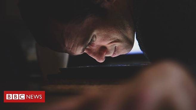 영국의 작가 조쉬 배리(사진=BBC)