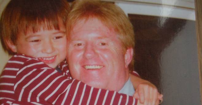 일본인 전 부인에게 자녀를 납치당했다고 주장하는 랜디 콜린스(오른쪽)가 공개한 아들과 찍은 사진. 콜린스는 아들이 5살이던 2008년 이후 지금까지 아들을 만나지 못했다. 콜린스의 전 부인 레이코 나카타는 ‘부모 유괴’ 혐의로 FBI의 수배명단과 인터폴 적색수배명단에 이름을 올린 상태다. 2019.2.22ASIA TIMES 제공