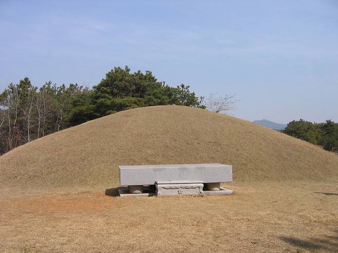 학문 간 공동 연구를 통해 백제 무왕의 무덤으로 확인된 전북 익산 쌍릉의 외부 모습. 국립부여문화재연구소 제공
