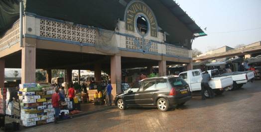 매주 목요일 만지니시장은 전국에서 모인 상인과 손님들로 인파를 이룬다. /에스와티니관광청 홈페이지 캡처