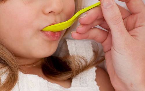 가루약은 아이가 좋아하는 주스나 음식에 약을 섞여서 먹여도 된다.​/사진=클립아트코리아