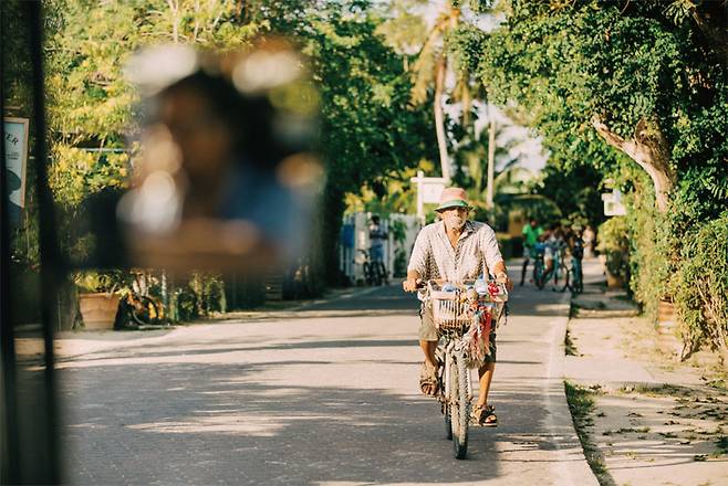 라디그에서 자전거는 필수, 흥겨운 레게리듬은 옵션이다