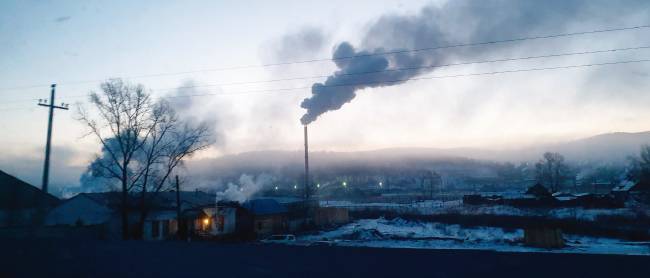 매캐한 연기를 내뿜는 풍경이 하루 종일 펼쳐졌다.