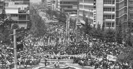 1980년 5월 18일에서 27일까지 광주를 비롯한 전라남도 시민들이 벌인 광주민주화운동. 도청앞 거리 [중앙포토]