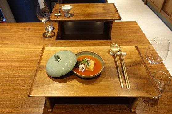 ‘권숙수’ 디너 손님상에 단독 코스 메뉴로 올린 꿩김치.