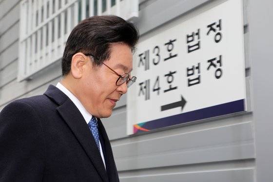 28일 법정으로 향하는 이재명 경기도지사 [뉴스1]