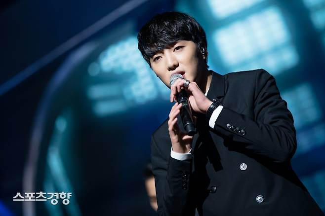 그룹 위너 멤버 강승윤이 삼일절을 기리는 게시물을 올렸고 일본 누리꾼들의 비난이 이어졌다. 이선명 기자 57km@kyunghyang.com