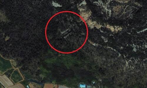 포털사이트 지도에서 캡처한 또 다른 옥매산 명반석 저장고로 추정되는 건물. 포털사이트 다음 캡처