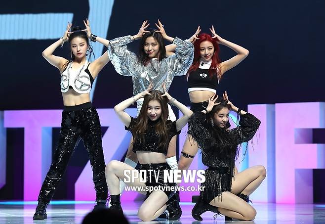 ▲ 데뷔 첫 주에 음악방송 1위를 차지한 걸그룹 있지(ITZY). 한희재 기자 hhj@spotvnews.co.kr