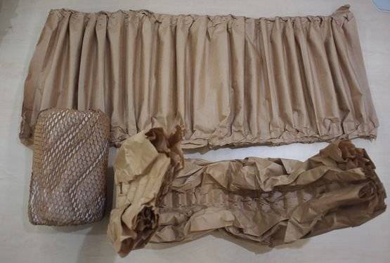 공기층을 넣은 쿠셔닝 포장재인 패드팩(맨 위)과 종이 완충재인 지아미(왼쪽 아래), 공간 채움 종이 충전재인 필팩(오른쪽 아래). 100% 재활용 가능한 종이 소재로 3개월 정도면 환경에서 분해된다. 유지연 기자