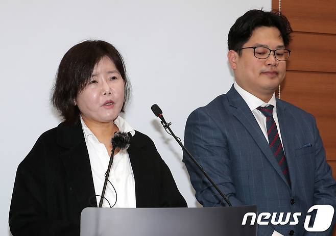 김영희 대검찰청 과거사진상조사단 총괄팀장(왼쪽)과 조영관 변호사. 2018.12.19/뉴스1 © News1 이재명 기자