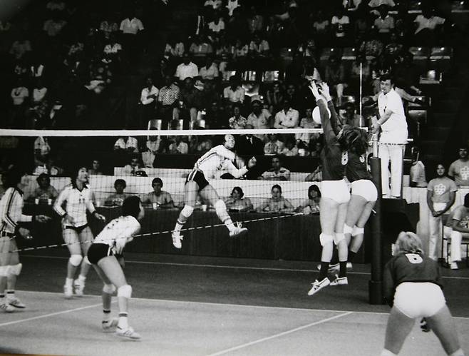 1976년 몬트리올올림픽에 춘전한 여자배구 국가대표팀. 한겨레 자료