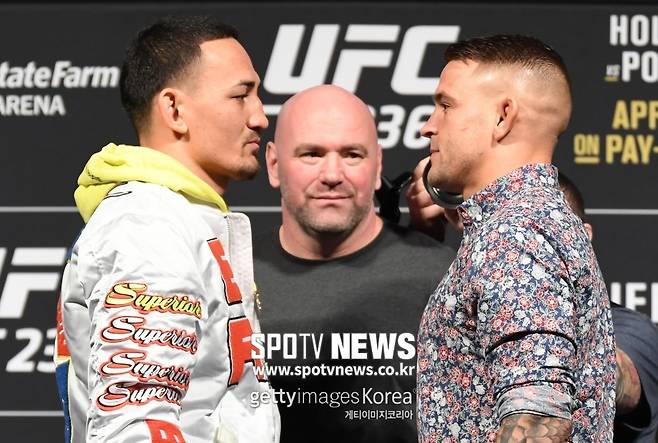 ▲ 기자회견장에서 처음으로 마주한 맥스 할로웨이(맨 왼쪽)와 더스틴 포이리에(맨 오른쪽)