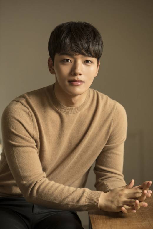 여진구 