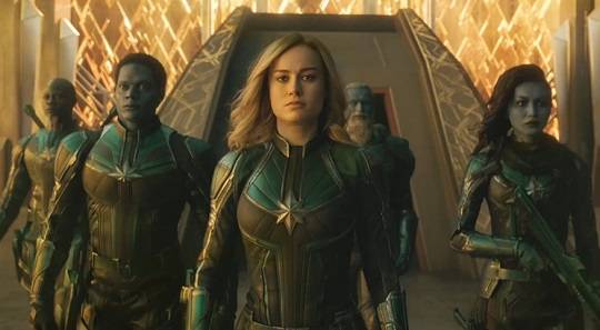 마블 시네마틱 유니버스(MCU) 21번째 영화 ‘캡틴 마블’에서 주인공 캡틴 마블(가운데)이 스크럴과의 전투에 나서는 장면. 월트디즈니컴퍼니 코리아 제공
