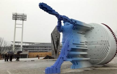 홈런타자 조형물 (창원=연합뉴스) 이정훈 기자 = 프로야구단 NC다이노스 홈구장인 '창원NC파크 마산구장' 입구에 들어선 홈런타자 조형물. 2019.3.7