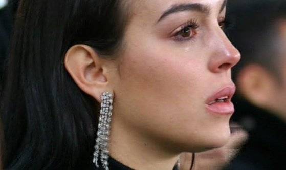 호날두가 해트트릭을 달성하자 여자친구 로드리게스가 눈물을 흘렸다. [BT스포츠 캡처]