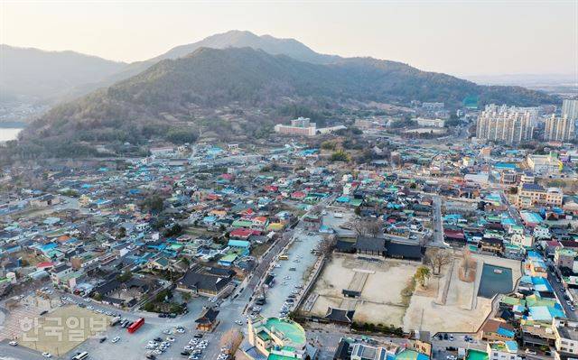 공중에서 본 금성관 주변 풍경.