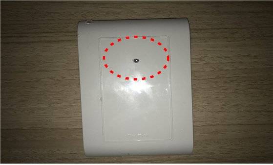 피의자 박모씨가 한 숙박업소 객실의 콘센트에 설치한 몰래카메라. [경찰청 제공]