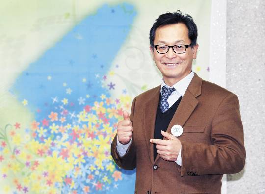 정지석 국경선평화학교 대표가 18일 파주 온생명교회에서 월요평화기도회와 비무장지대(DMZ) 손잡기 운동에 대해 설명하고 있다. 파주=강민석 선임기자