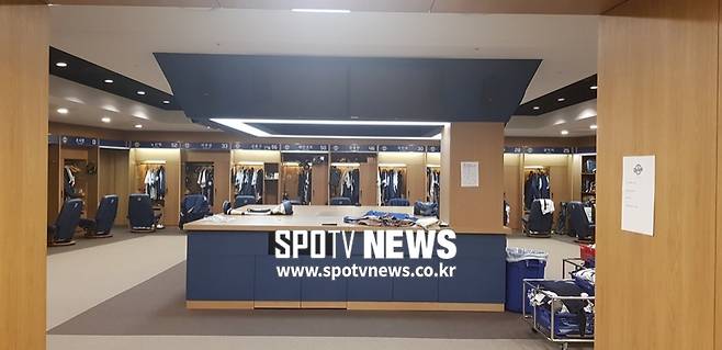▲ NC 다이노스의 새 홈구장 창원NC파크 내 라커룸. NC 선수단이 사용하는 공간이다. ⓒ 창원, 홍지수 기자