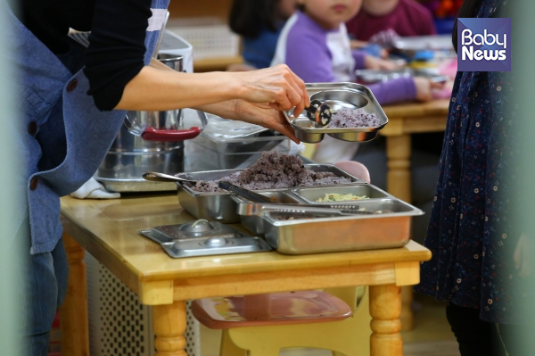 11년째 동일한 어린이집 영아 1인당 1일 급간식비 1745원. 이를 현실화해야 한다는 목소리가 높다. 김재호 기자 ⓒ베이비뉴스