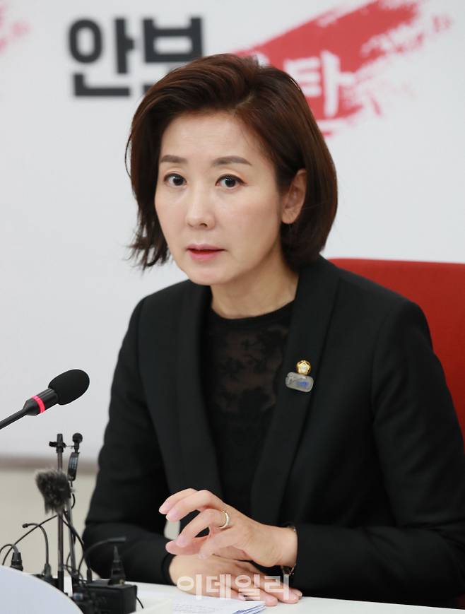 나경원 자유한국당 원내대표가 25일 오전 서울 여의도 국회 원내대표실에서 기자간담회를 갖고 있다. [이데일리 노진환 기자]