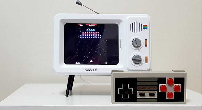 (당연하겠지만 블루투스로 게임패드를 연결하여 게임을 즐길 수 있다) / 눼이붜님 사진 제공