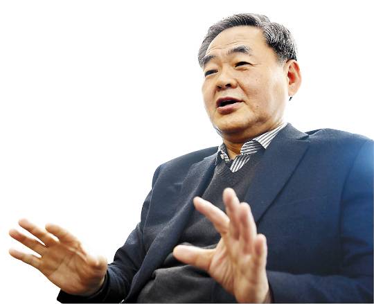 강신익 한동대 부총장이 지난 22일 서울 강남구 한동대 서울사무소에서 국민일보와 인터뷰하고 있다. 송지수 인턴기자