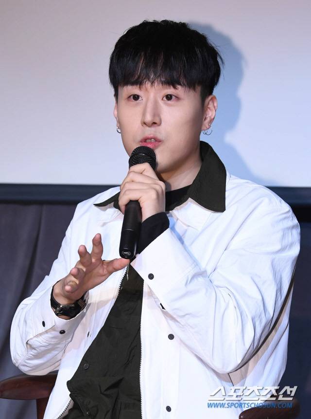 가수 pH-1이 28일 청담CGV에서 열린 첫번째 정규앨범 'HALO' 발매 기념 미디어데이에서 포토타임을 갖고 있다. 'HALO'는 지난 2016년 첫 번째 싱글 'Wavy'로 데뷔한 pH-1이 처음으로 발표하는 정규음반으로, 강렬함과 부드러움을 넘나드는 아티스트 특유의 음악적 아이덴티티가 인상적이다.  청담동=최문영 기자 deer@sportschosun.com /2019.03.28/