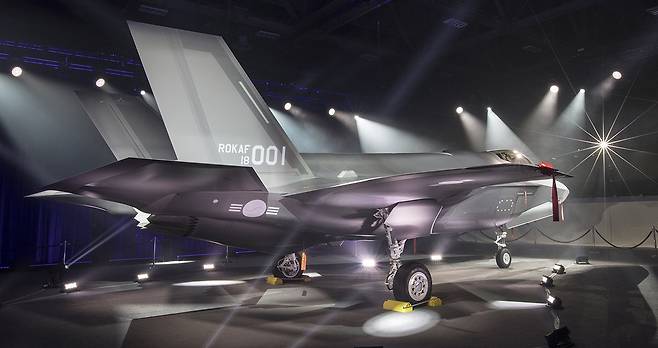 지난해 3월 록히드마틴의 미국 텍사스주 포트워스 최종 조립공장에서 공개된 F-35A. [연합뉴스]