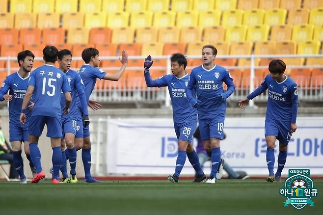 ▲ 염기훈이 1골 1도움으로 수원의 첫 승을 이끌었다. ⓒ한국프로축구연맹