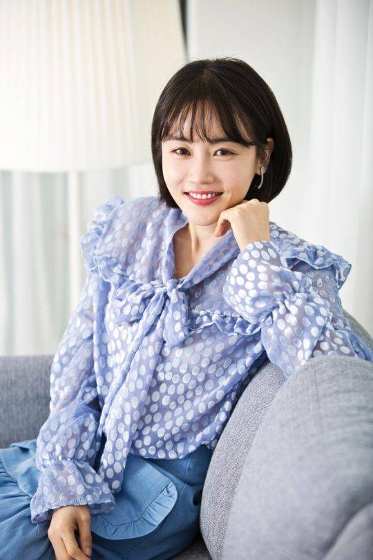 영화 ‘썬키스 패밀리’에서 화가를 연기하기 위해 그림을 배웠다는 황우슬혜. /사진제공=영화사 두둥