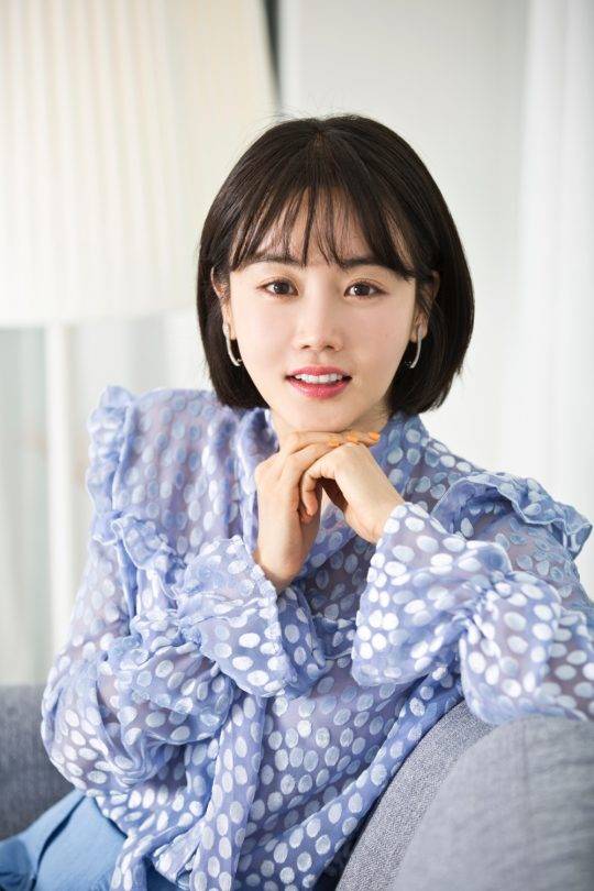 황우슬혜는 “내 별명이 황소”라며 “도망치기보다는 부딪쳐서 뭐라도 배운다”고 말했다./사진제공=영화사 두둥