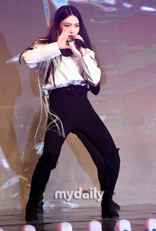 ▲ 청하 '카리스마 눈빛'