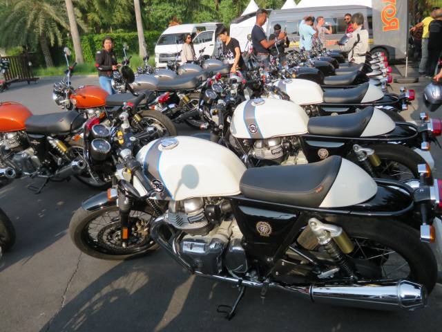 앞줄은 인터셉터650, 뒷줄이 카페레이서인 컨티넨탈GT 650.