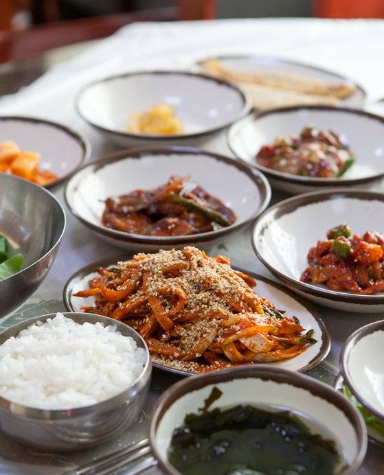 유락식당의 반지회덮밥. 고소한 반지 회도 맛있지만 곰삭은 젓갈 맛이 일품이다. 최승표 기자