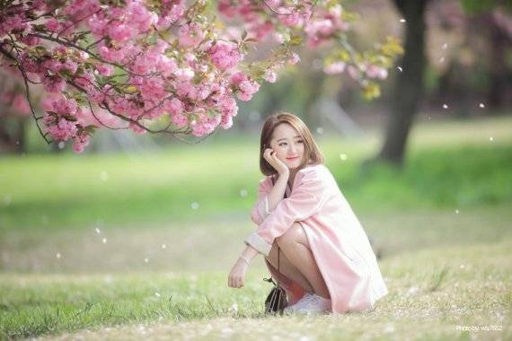 먼곳을 바라보는 포즈(출처:캐논 공식 블로그. EOS 5D Mark III, EF200mm F2L IS USM 렌즈로 촬영 )