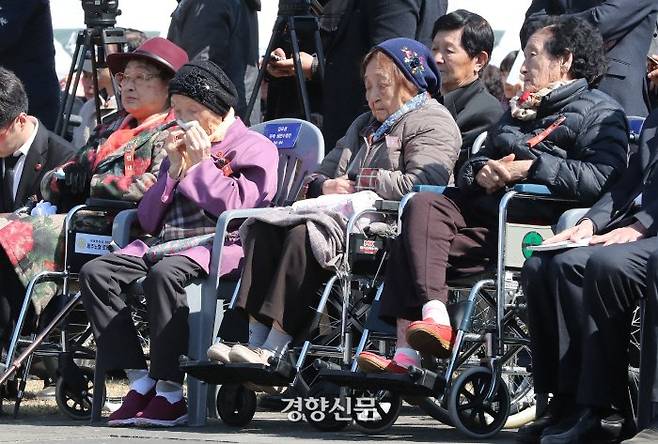 제71주년 제주4.3 희생자 추념일인 3일 제주도 봉개동 제주4.3평화공원에서 열린 추념식에 생존수형인 피해자들이 참석해있다. / 권도현 기자