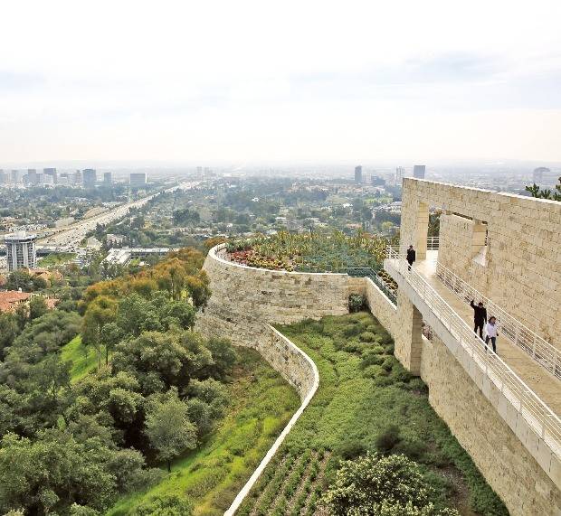 중세에서 현대까지 다양한 작품을 전시하고 있는 게티미술관에서 내려다본 로스앤젤레스 도심 전경.