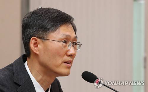 답변하는 문형배 후보자 (서울=연합뉴스) 하사헌 기자 = 문형배 헌법재판소 재판관 후보자가 9일 오후 속개된 국회 법사위 인사청문회에서 의원질의에 답변하고 있다. 2019.4.9 toadboy@yna.co.kr