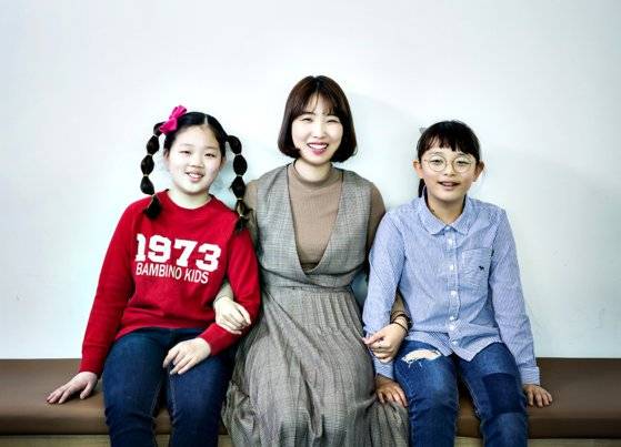 (왼쪽부터)허시은 학생모델, 정선화 작가, 우은성 학생기자.