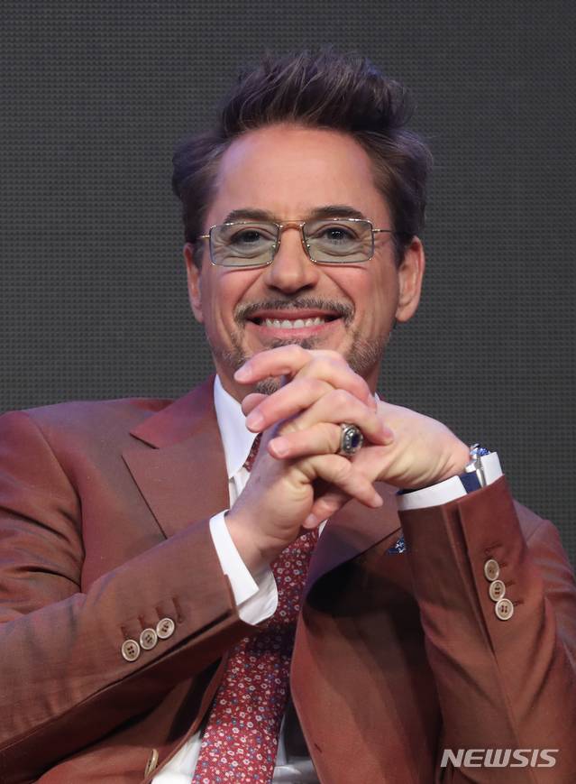 【서울=뉴시스】조수정 기자 =  방한한 배우 로버트 다우니 주니어가 영화 '어벤져스 : 엔드게임(Avengers:Endgame)' 아시아 프레스 컨퍼런스가 열린 15일 오후 서울 종로구 포시즌스호텔에서 질문에 답하고 있다. 영화 '어벤져스 : 엔드게임은 4월 24일 개봉한다. chocrystal@newsis.com