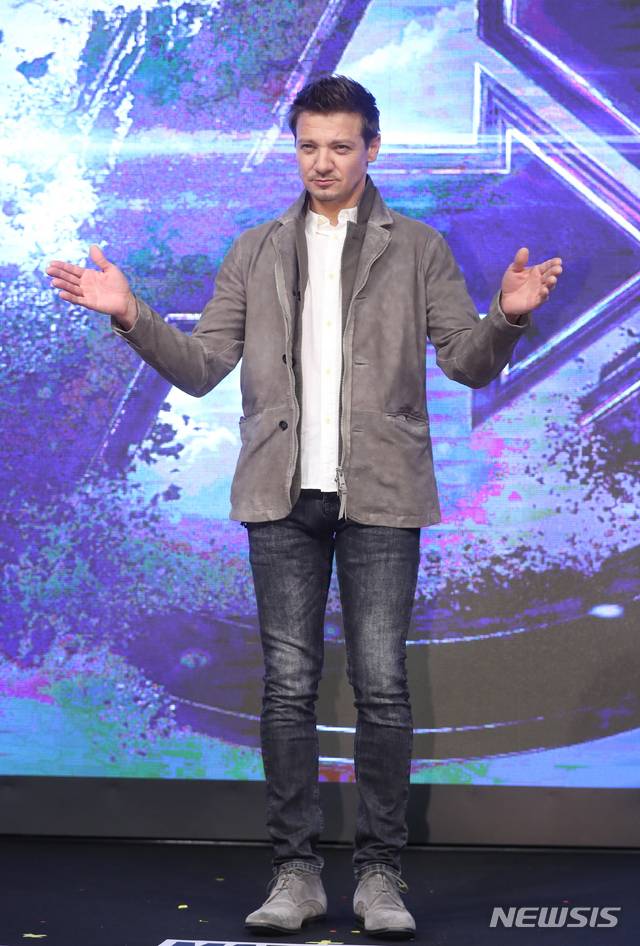 【서울=뉴시스】조수정 기자 =  방한한 배우 제레미 레너가 영화 '어벤져스 : 엔드게임(Avengers:Endgame)' 아시아 프레스 컨퍼런스가 열린 15일 오후 서울 종로구 포시즌스호텔에서 포즈를 취하고 있다. 영화 '어벤져스 : 엔드게임은 4월 24일 개봉한다. chocrystal@newsis.com